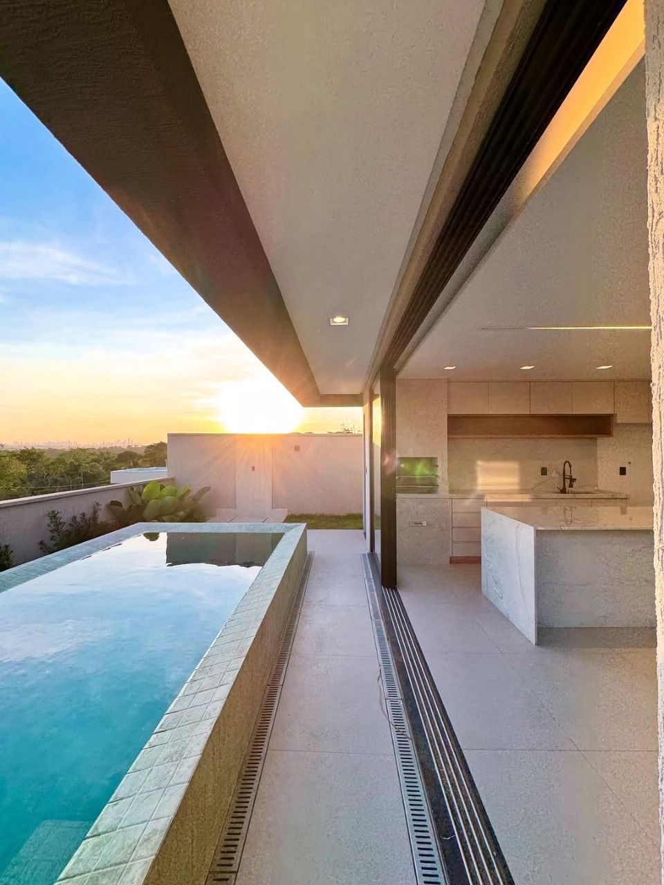 Casa de Condomínio à venda com 3 quartos, 231m² - Foto 9