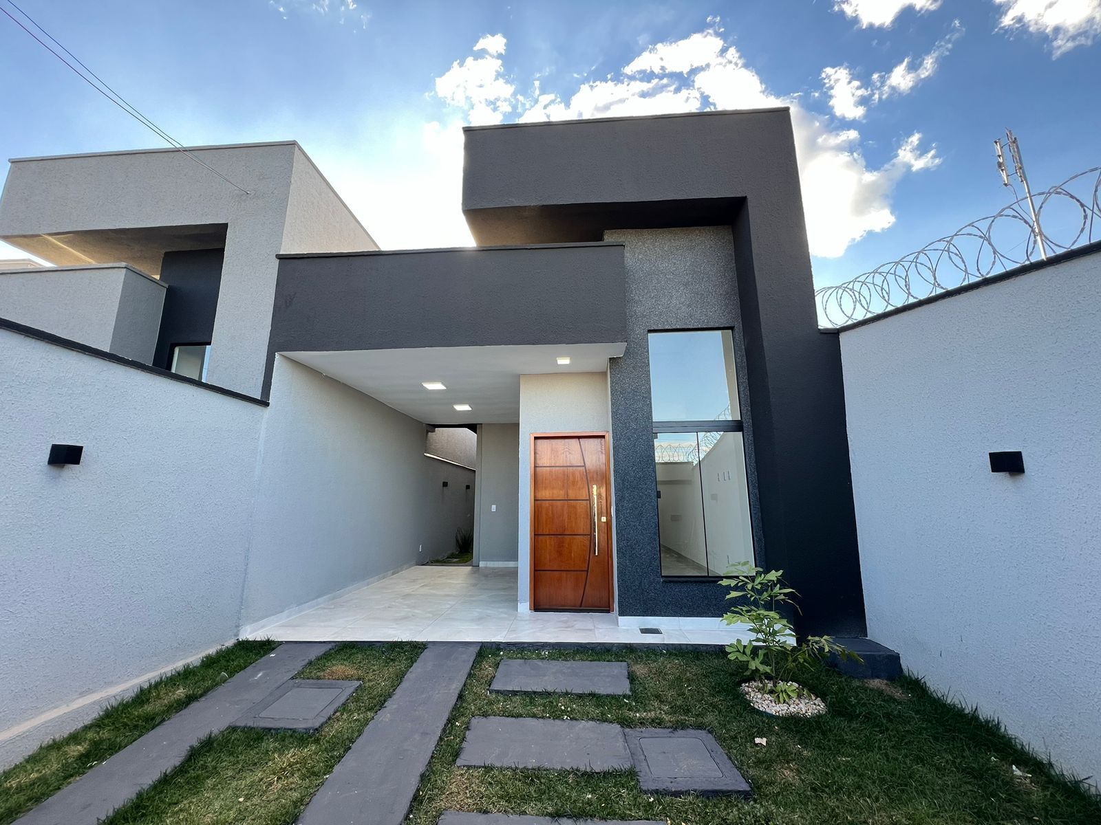 Casa à venda com 3 quartos, 112m² - Foto 1