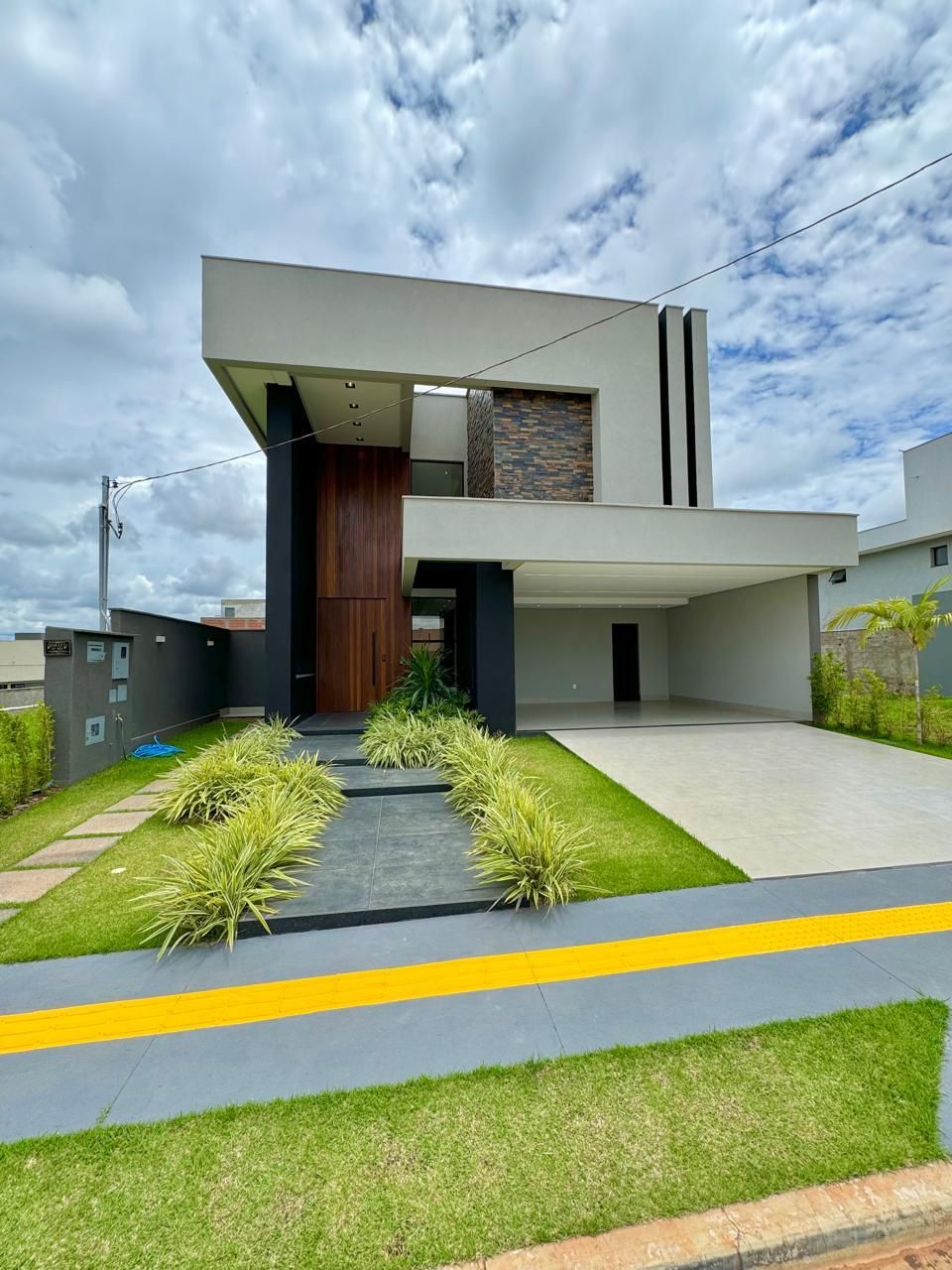 Casa de Condomínio à venda com 3 quartos, 225m² - Foto 1