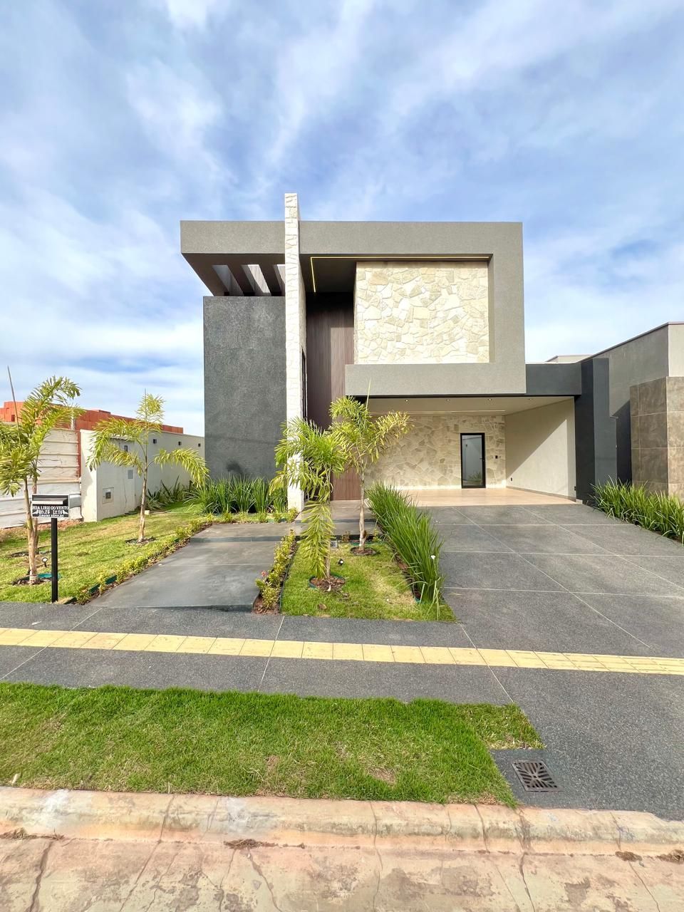 Casa de Condomínio à venda com 4 quartos, 361m² - Foto 1