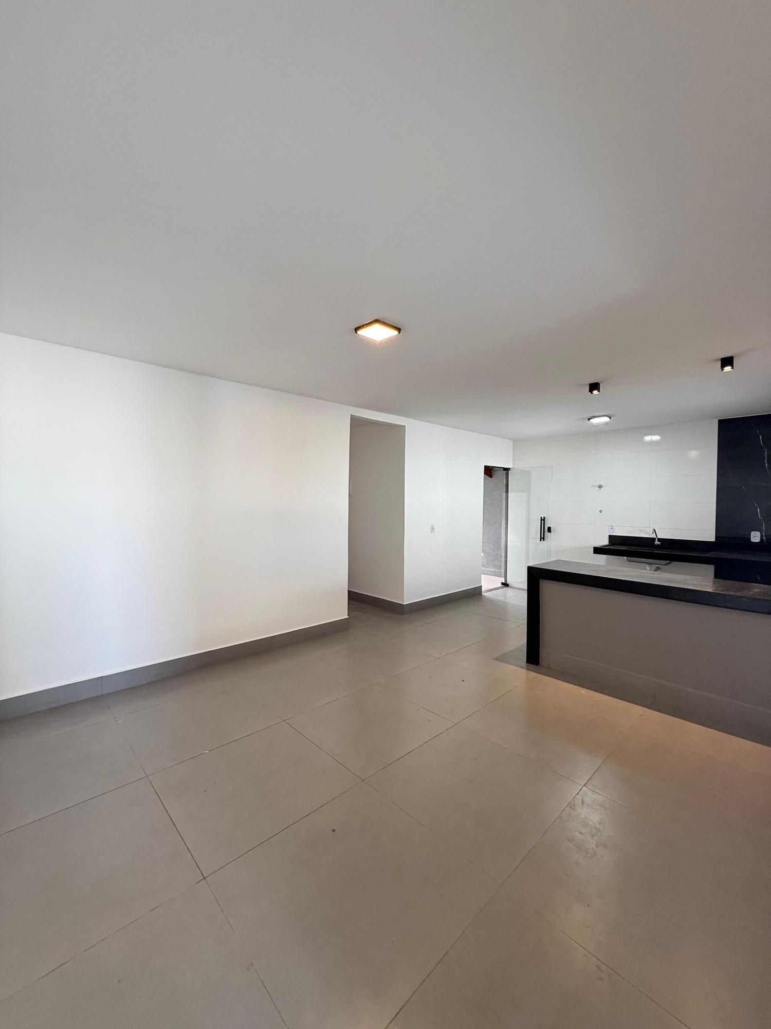 Casa para alugar com 2 quartos, 90m² - Foto 1