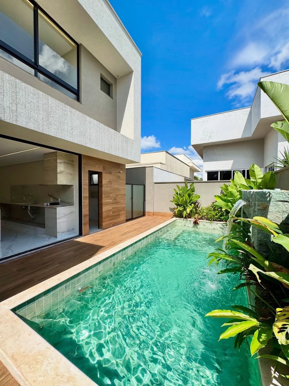 Casa de Condomínio à venda com 4 quartos, 360m² - Foto 11