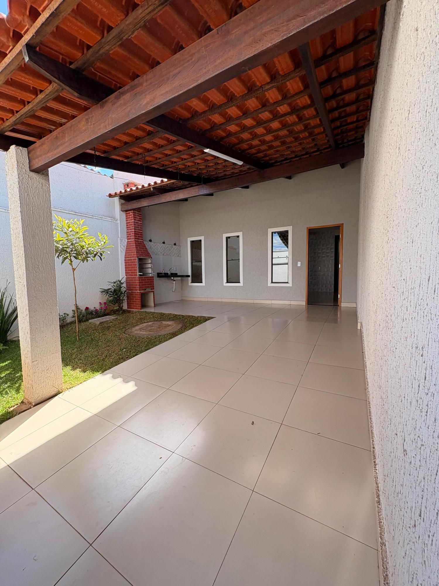 Casa para alugar com 3 quartos, 117m² - Foto 1