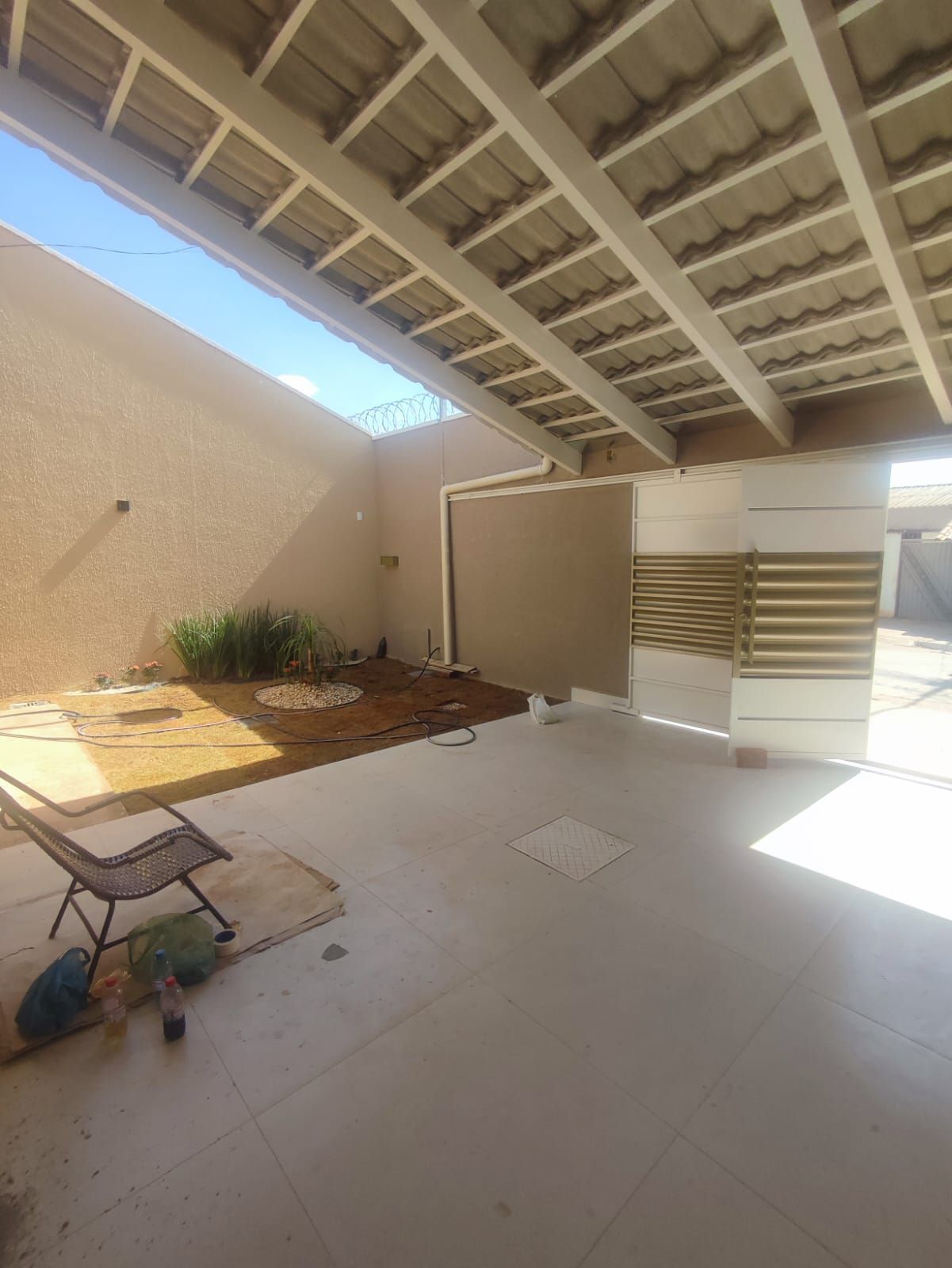 Casa à venda com 2 quartos, 100m² - Foto 1
