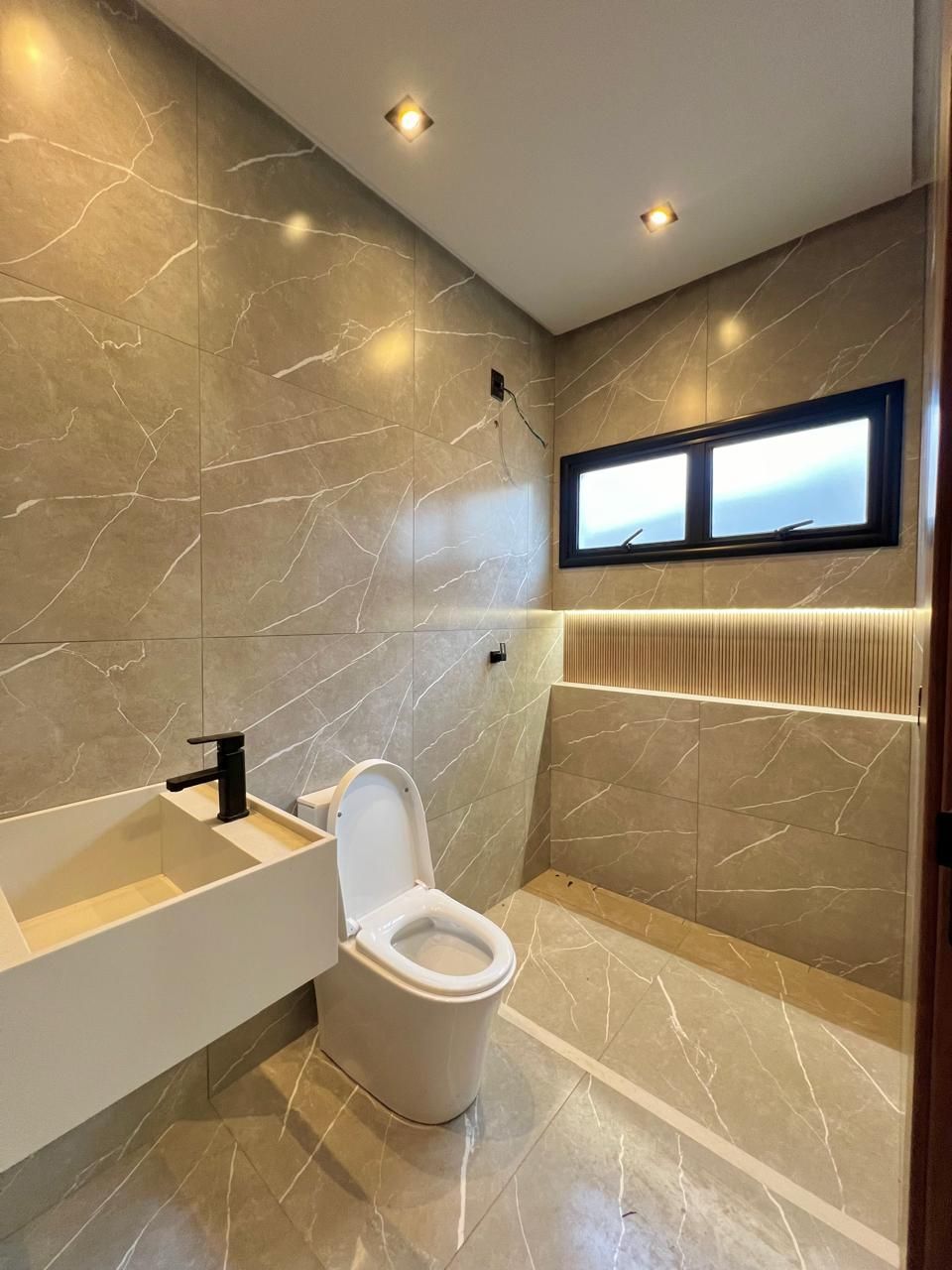 Casa de Condomínio à venda com 4 quartos, 361m² - Foto 9