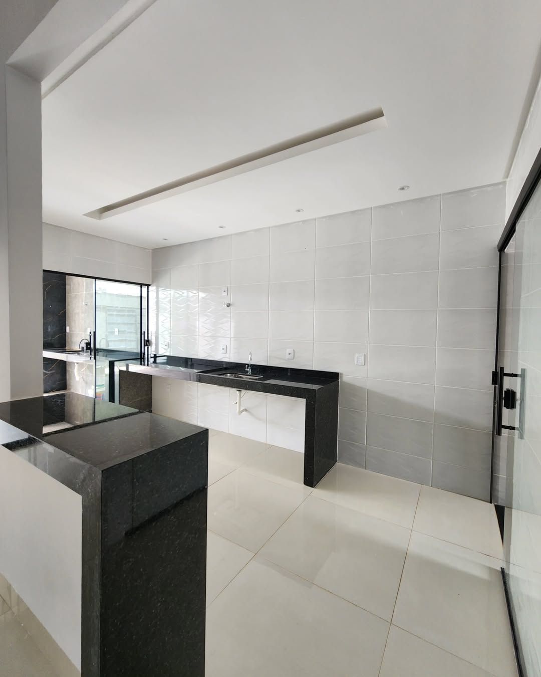 Casa à venda com 3 quartos, 100m² - Foto 4