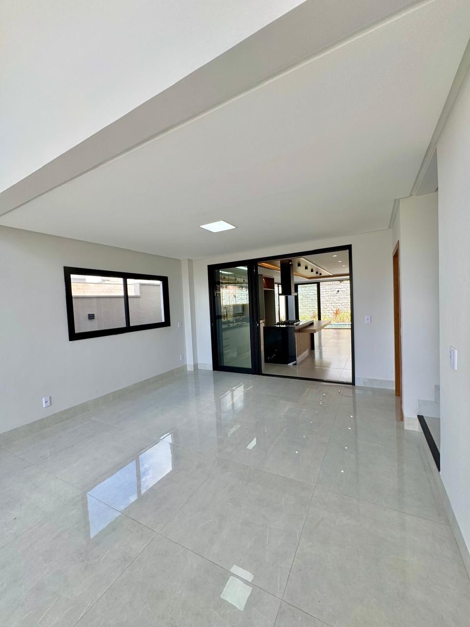 Casa de Condomínio à venda com 4 quartos, 240m² - Foto 5
