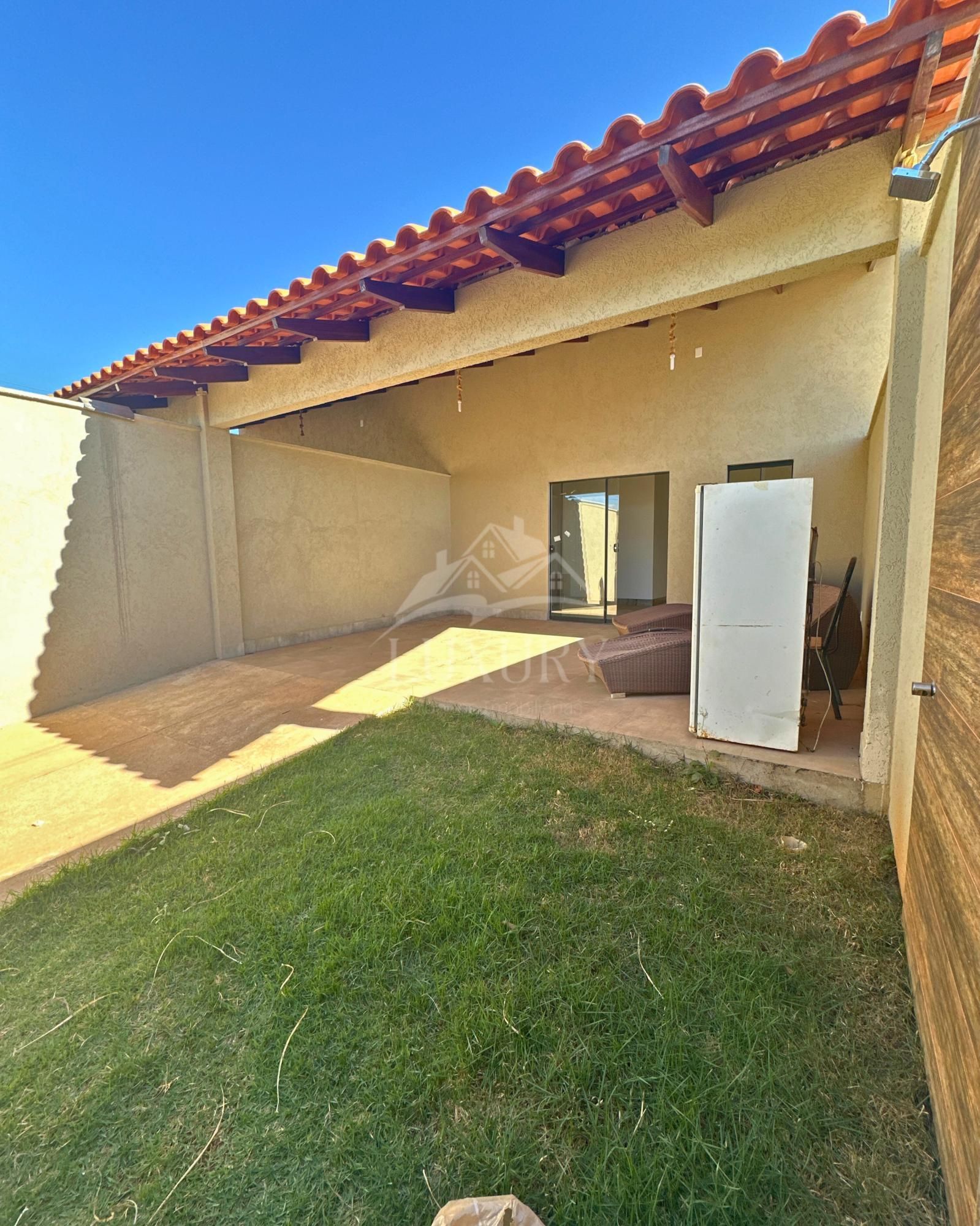 Casa à venda com 3 quartos, 120m² - Foto 1