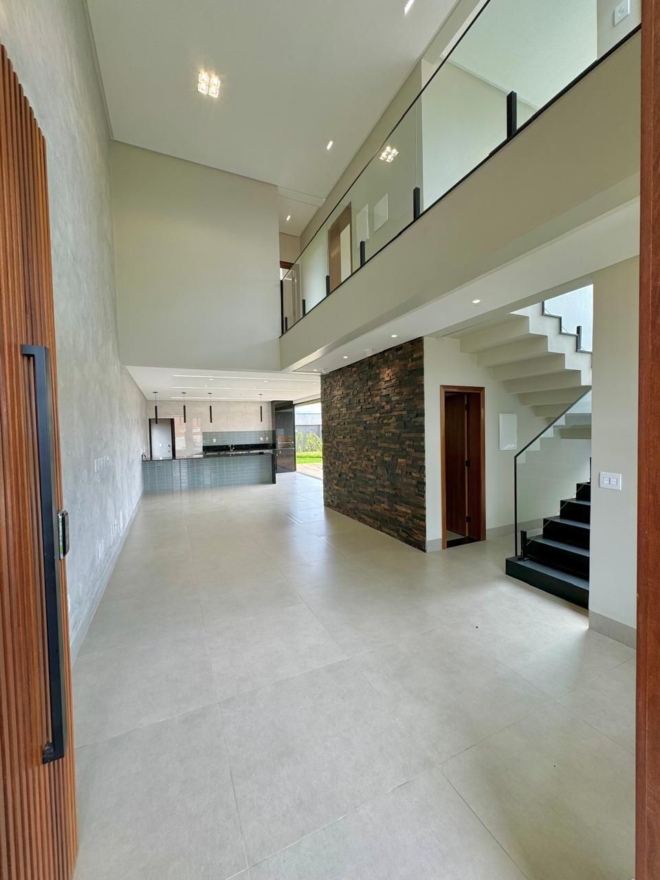 Casa de Condomínio à venda com 3 quartos, 225m² - Foto 4