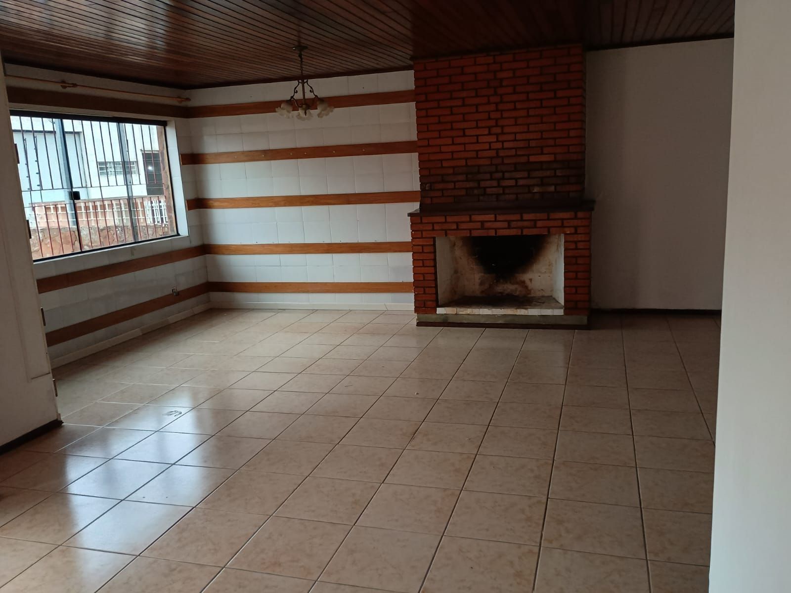 Casa ampla à venda na vila inês – 3 dormitórios, lareira e c