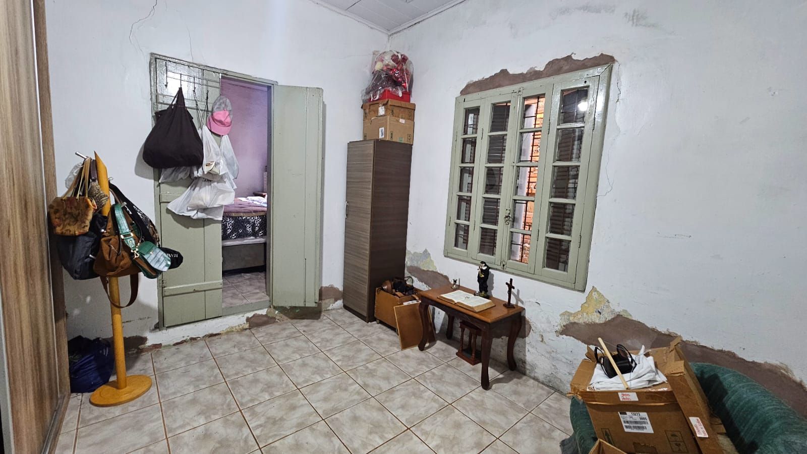 Casa à Venda no Centro: Ampla Residência com Pátio