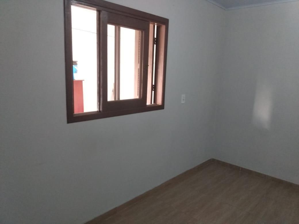 Casa a venda com 2 quartos, cozinha e vaga de garagem para 2