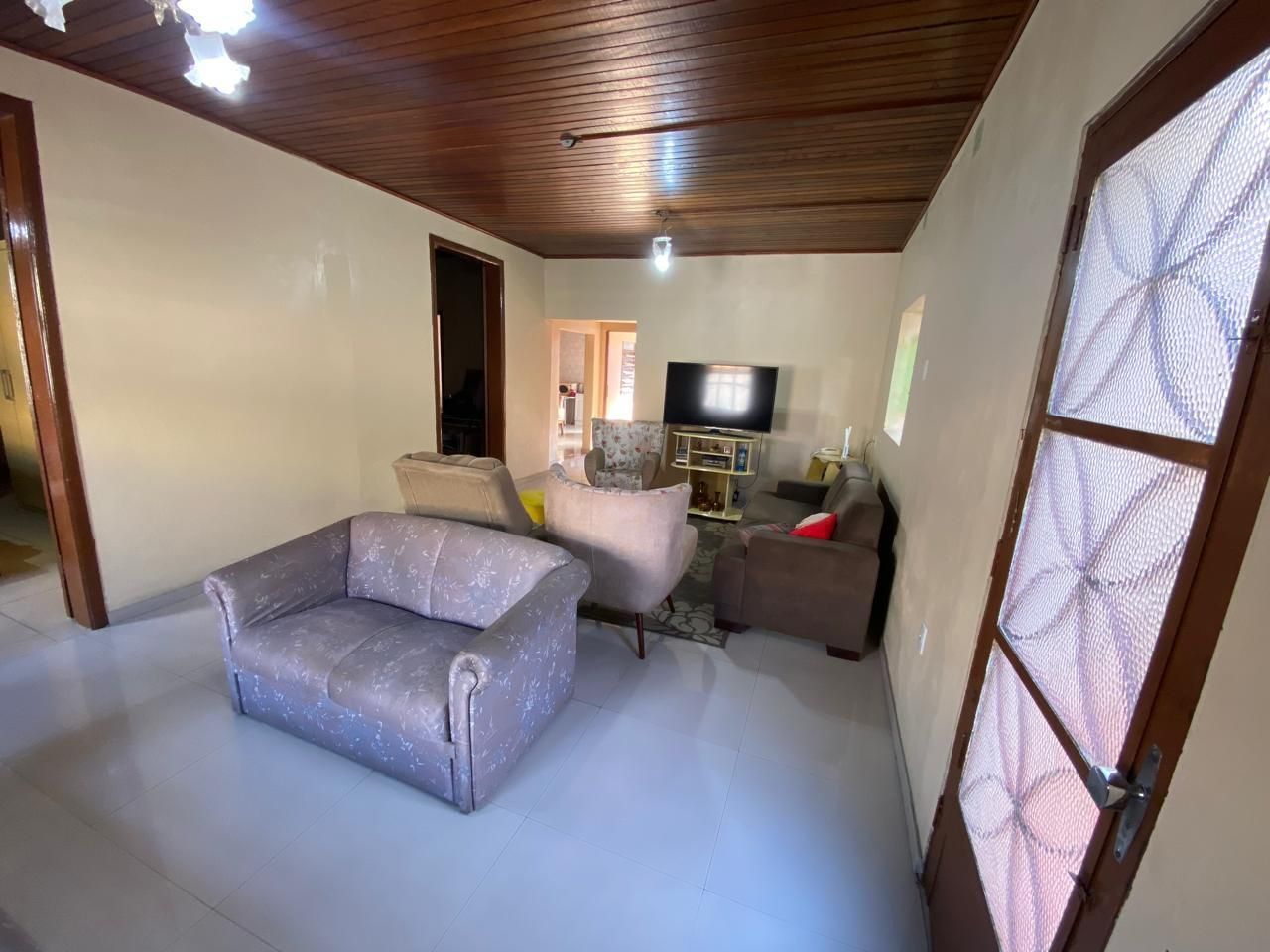 Casa para venda de 3 quartos com garagem e piscina