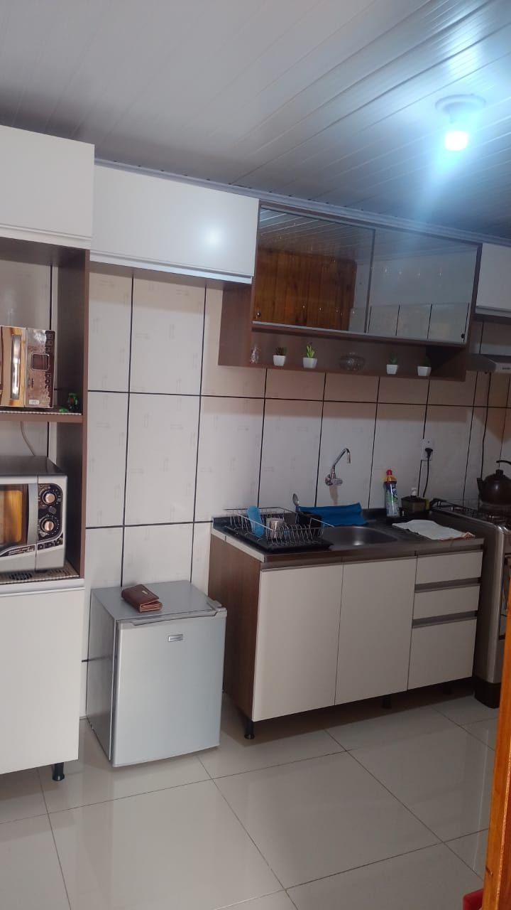 Casa à venda com 3 dormitórios e amplo espaço interno!