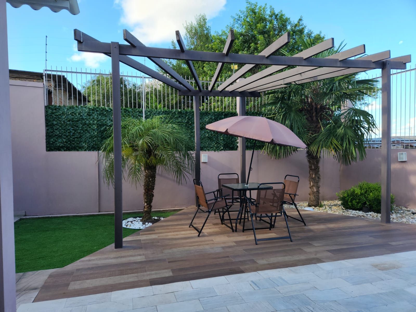 Casa a venda com 4 quartos e piscina além de Posição Solar Perfeita e Infraestru