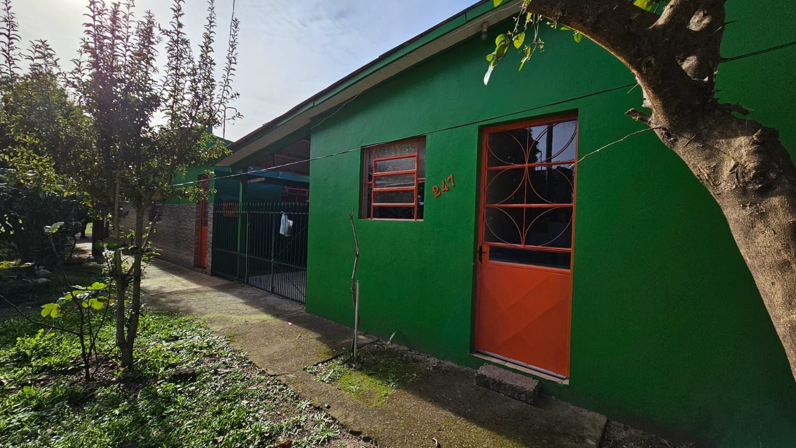 Casa Ampla para venda com Espaço para Ponto Comercial + Casa Adicional para Rend