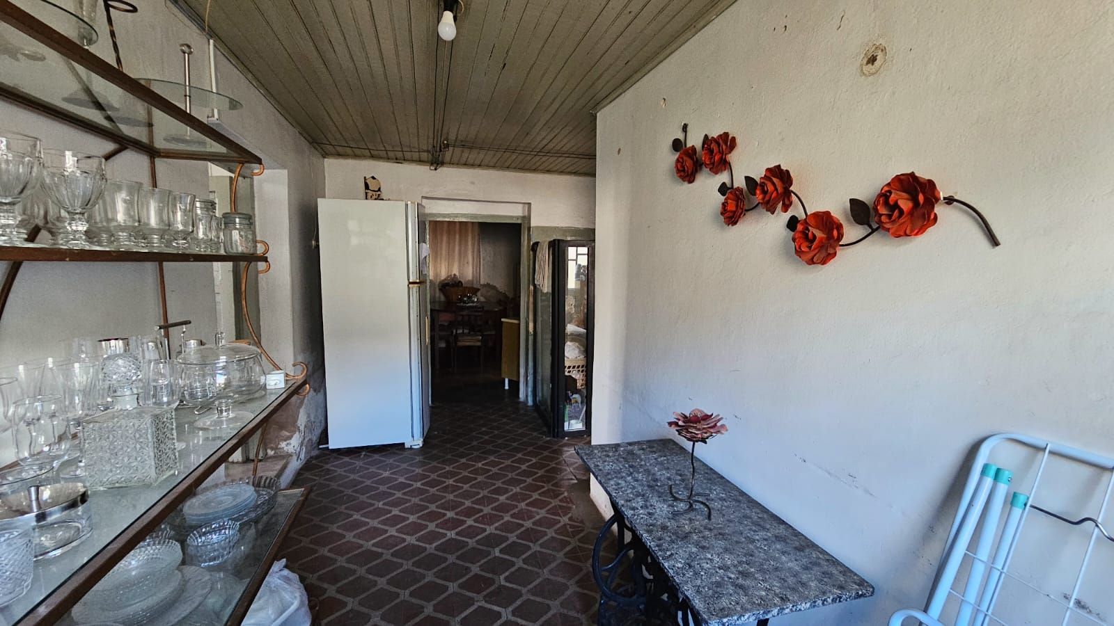 Casa à Venda no Centro: Ampla Residência com Pátio