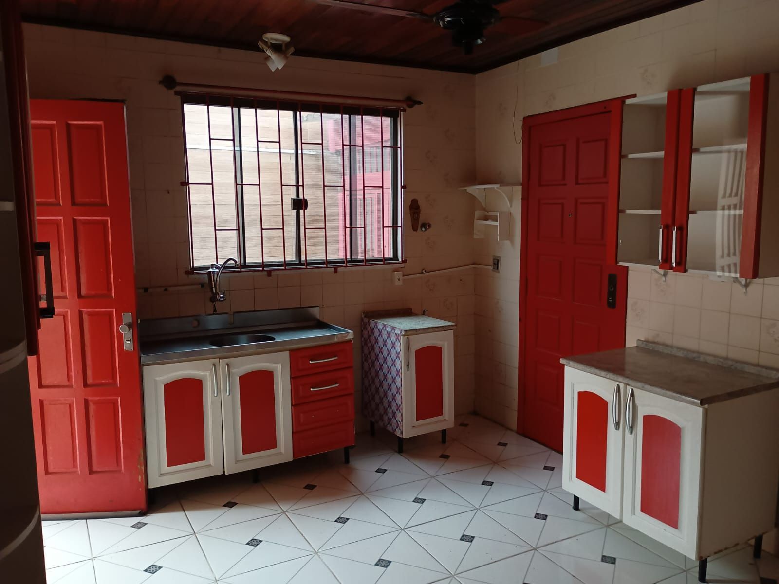 Casa ampla à venda na vila inês – 3 dormitórios, lareira e c