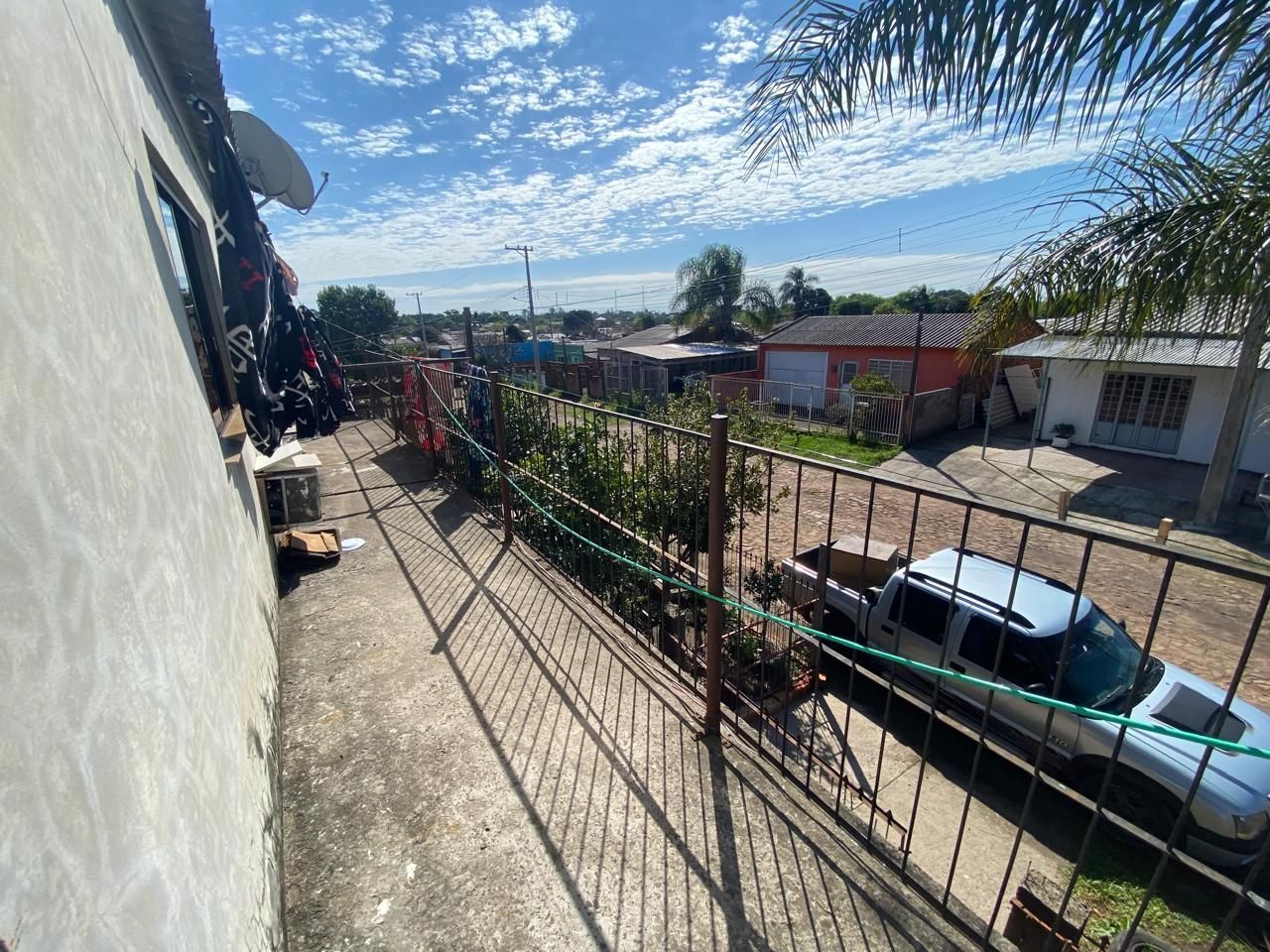 Sobrado para venda de 3 quartos com garagem