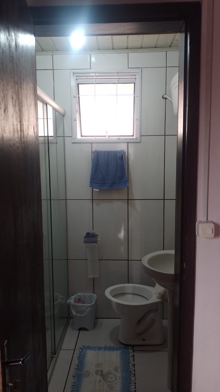 Casa à venda com 3 dormitórios e amplo espaço interno!