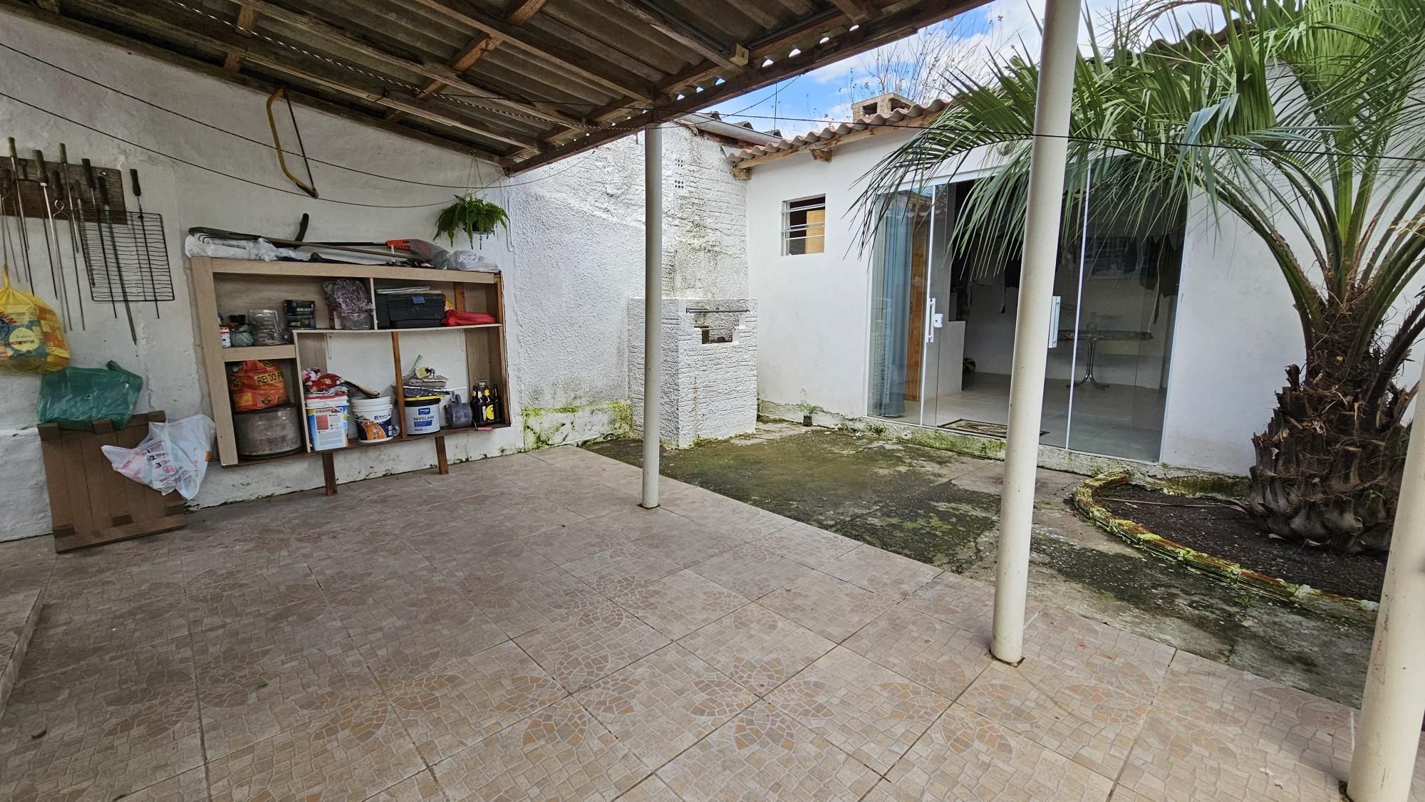 Casa à Venda em Bairro Tranquilo