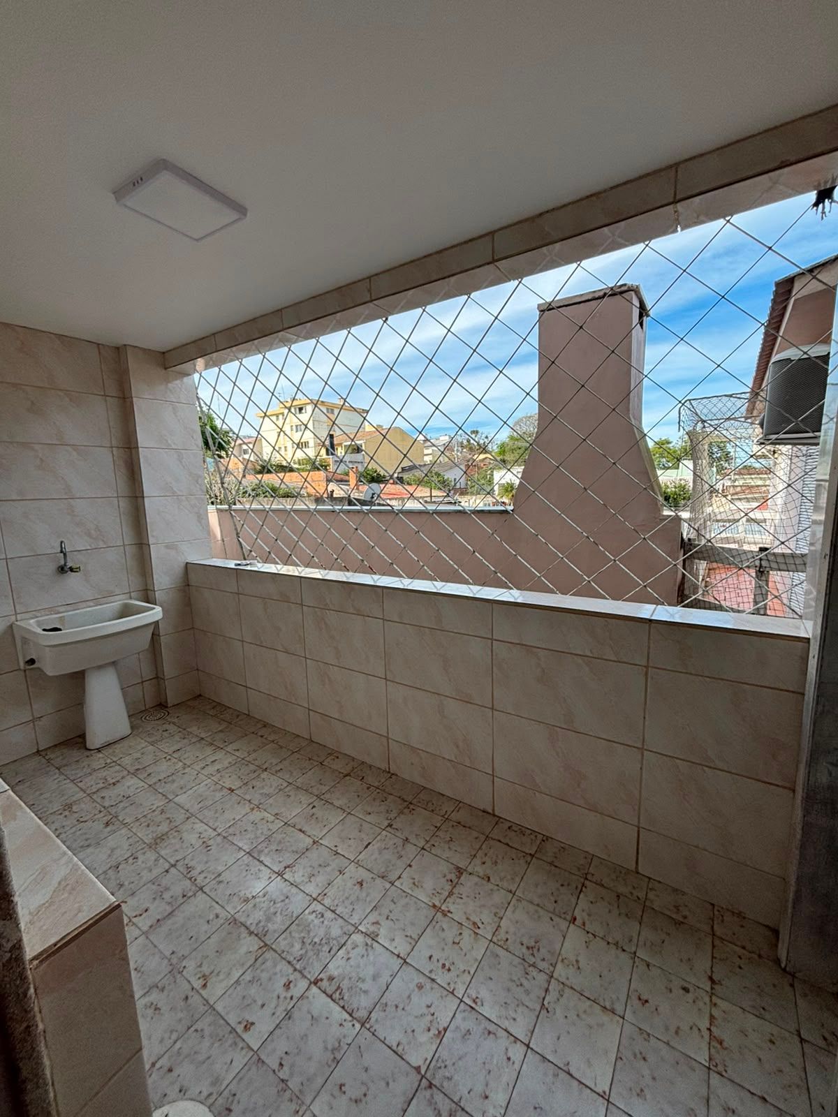 Apartamento com três dormitórios disponivel para locação, ce