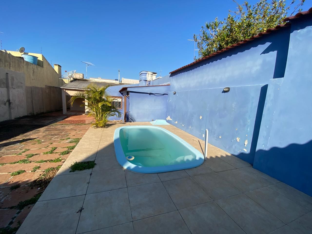 Casa para venda de 3 quartos com garagem e piscina