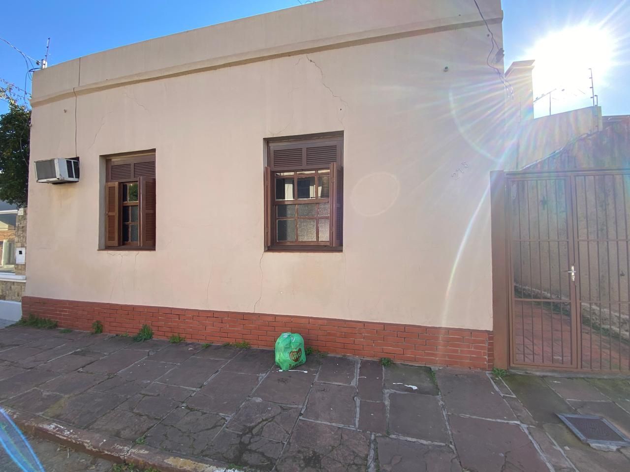 Casa para venda de 3 quartos com garagem e piscina