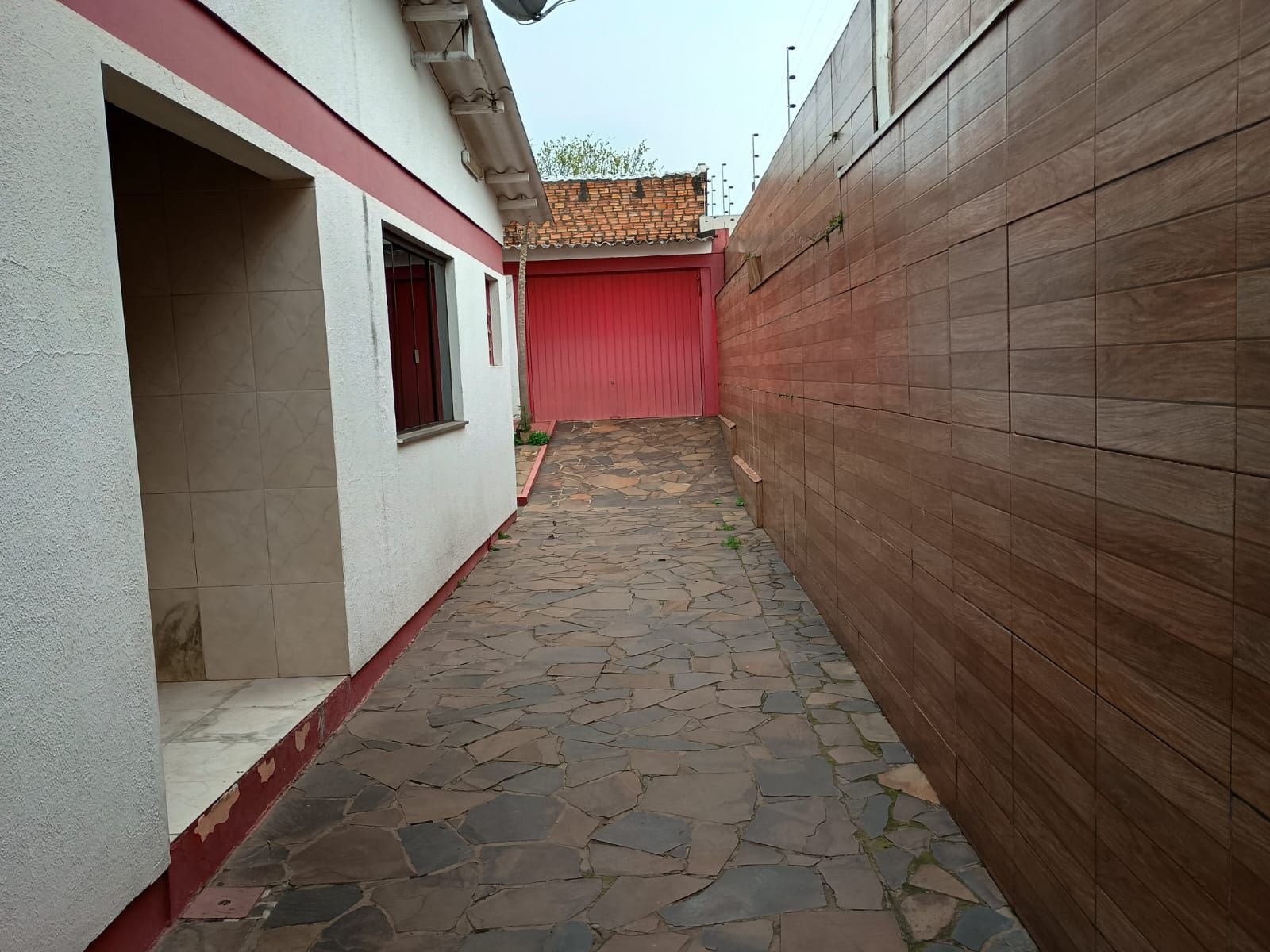 Casa ampla à venda na Vila Inês – 3 dormitórios, lareira e churrasqueira