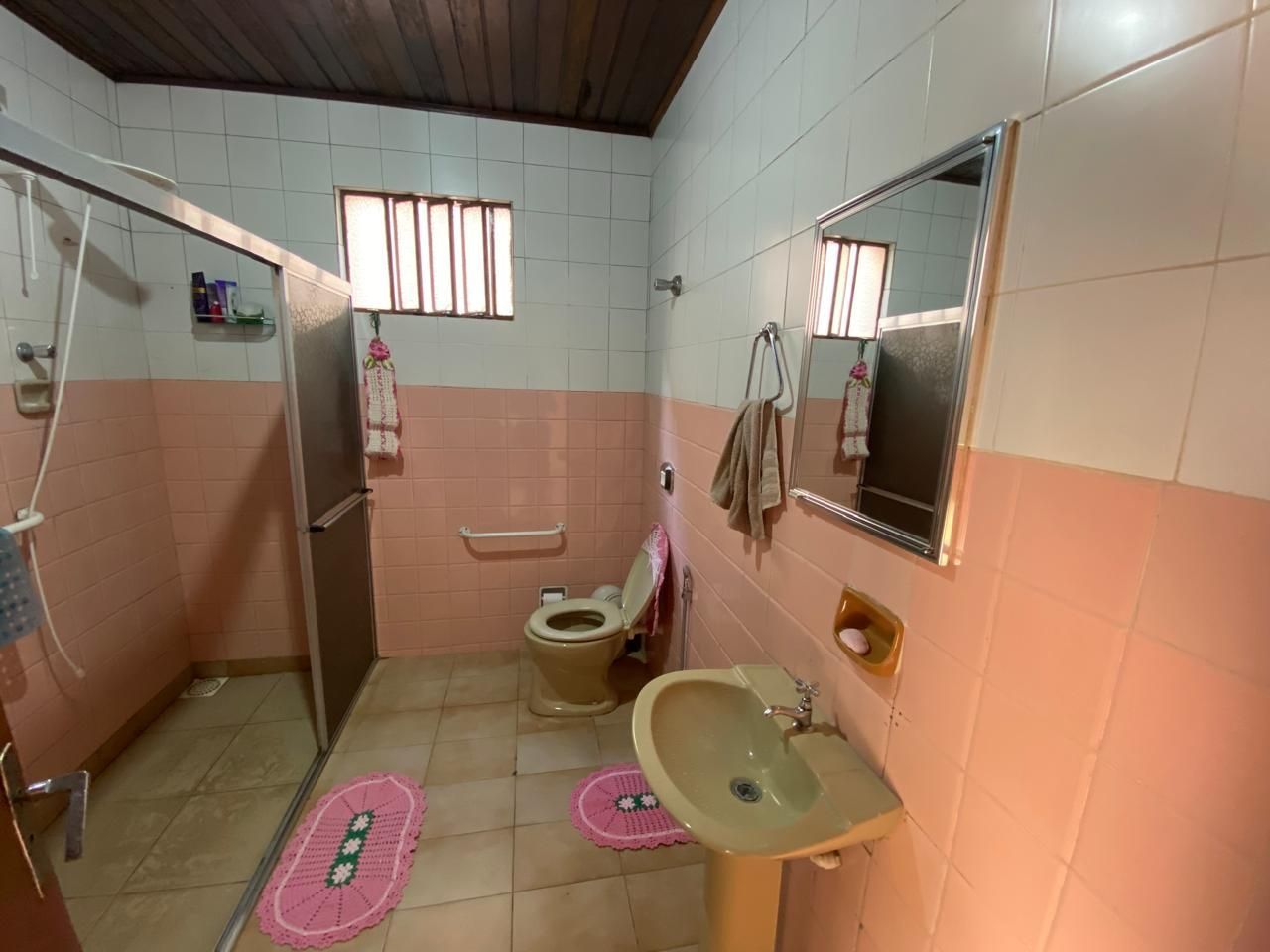Casa para venda de 3 quartos com garagem e piscina