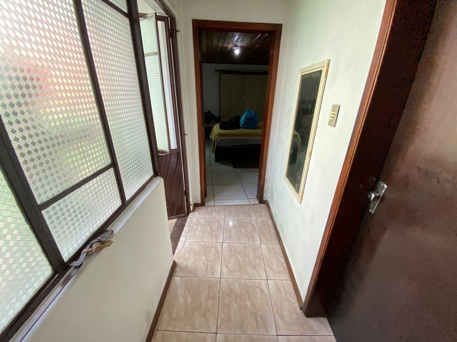 Casa à Venda Próxima ao Centro com 2 Dormitórios, 2 Banheiros e Pátio