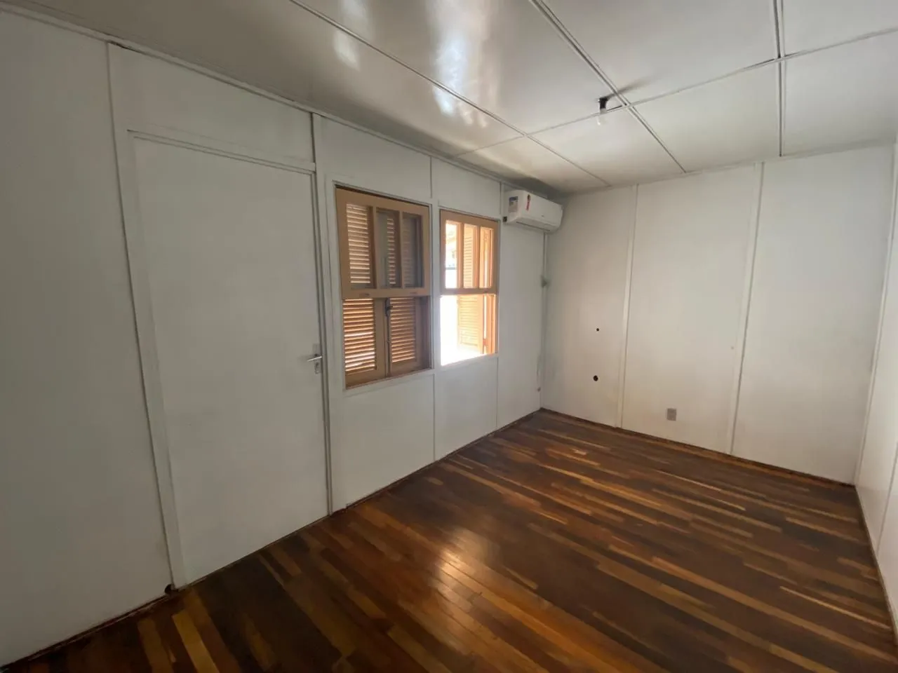 Casa com 4 Dormitórios à venda, 270 m² por R$ 280.000,00 Casa com 4 Dormitórios à venda, 270 m² por R$ 280.000,00