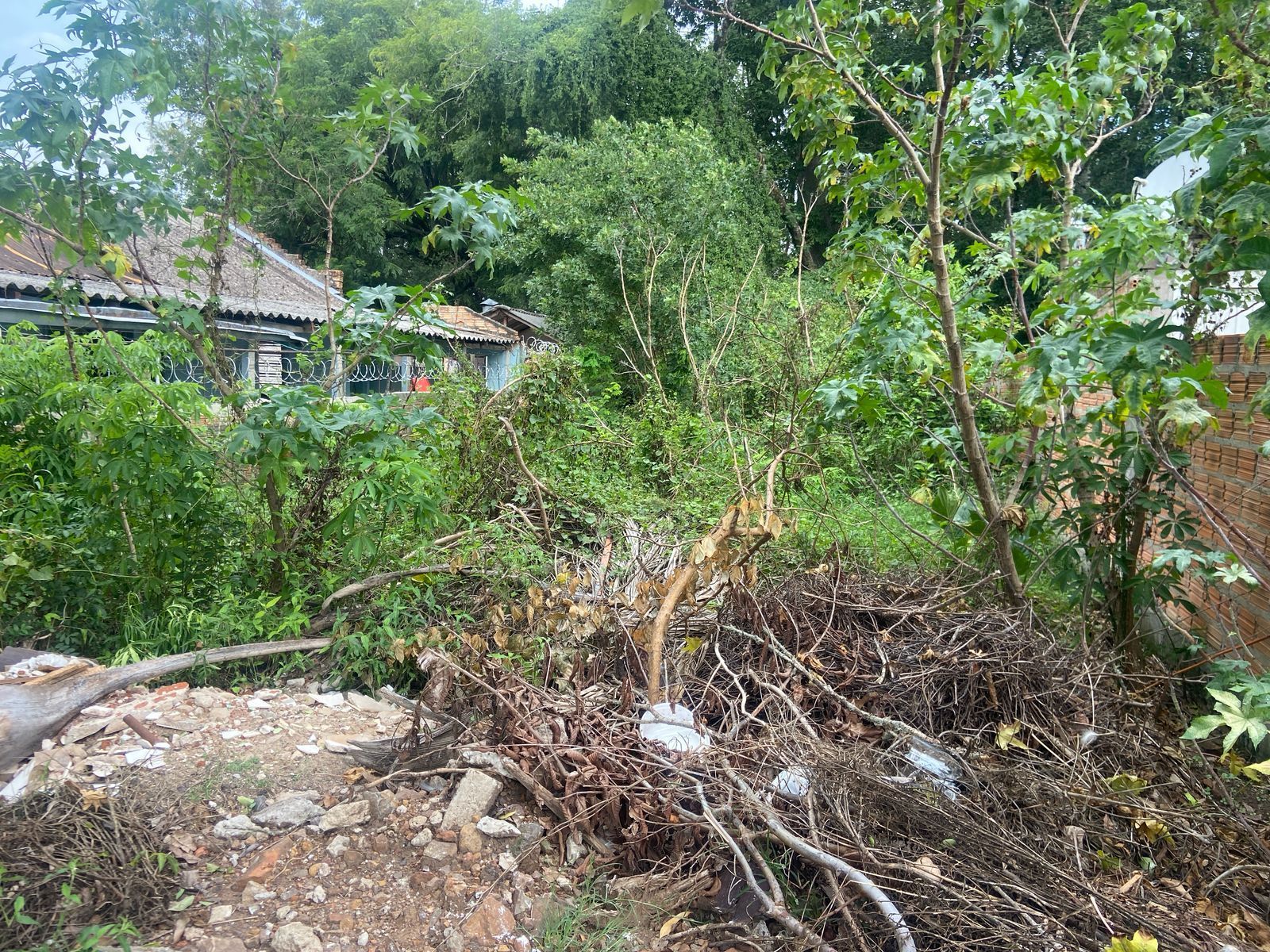 Terreno à venda no bairro vila nova. No valor de R$100.000,0