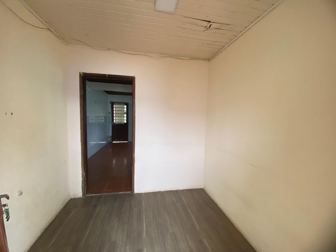 Casa para locação com 2 dormitórios, pátio e garagem - foto 2
