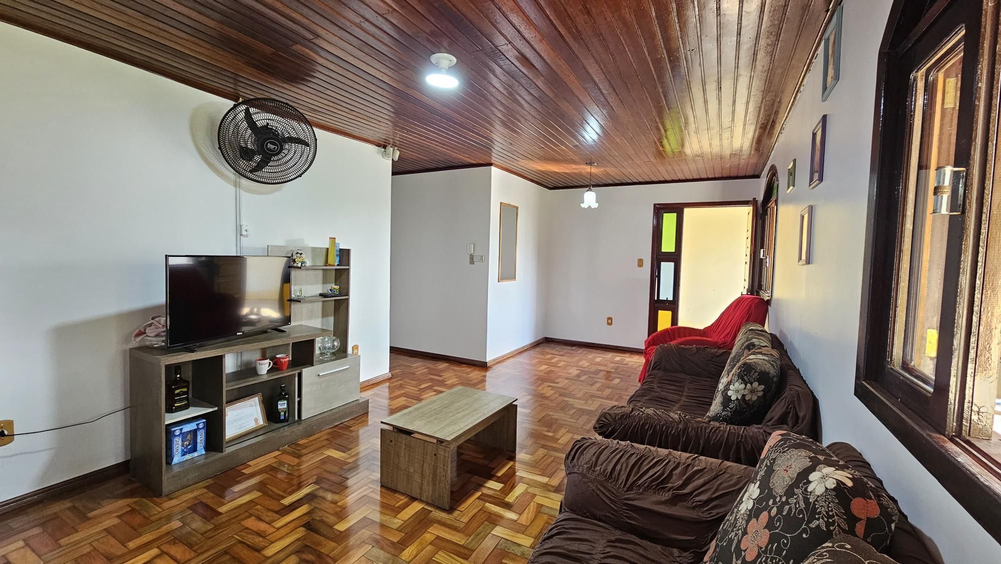 Casa à Venda em Bairro Tranquilo