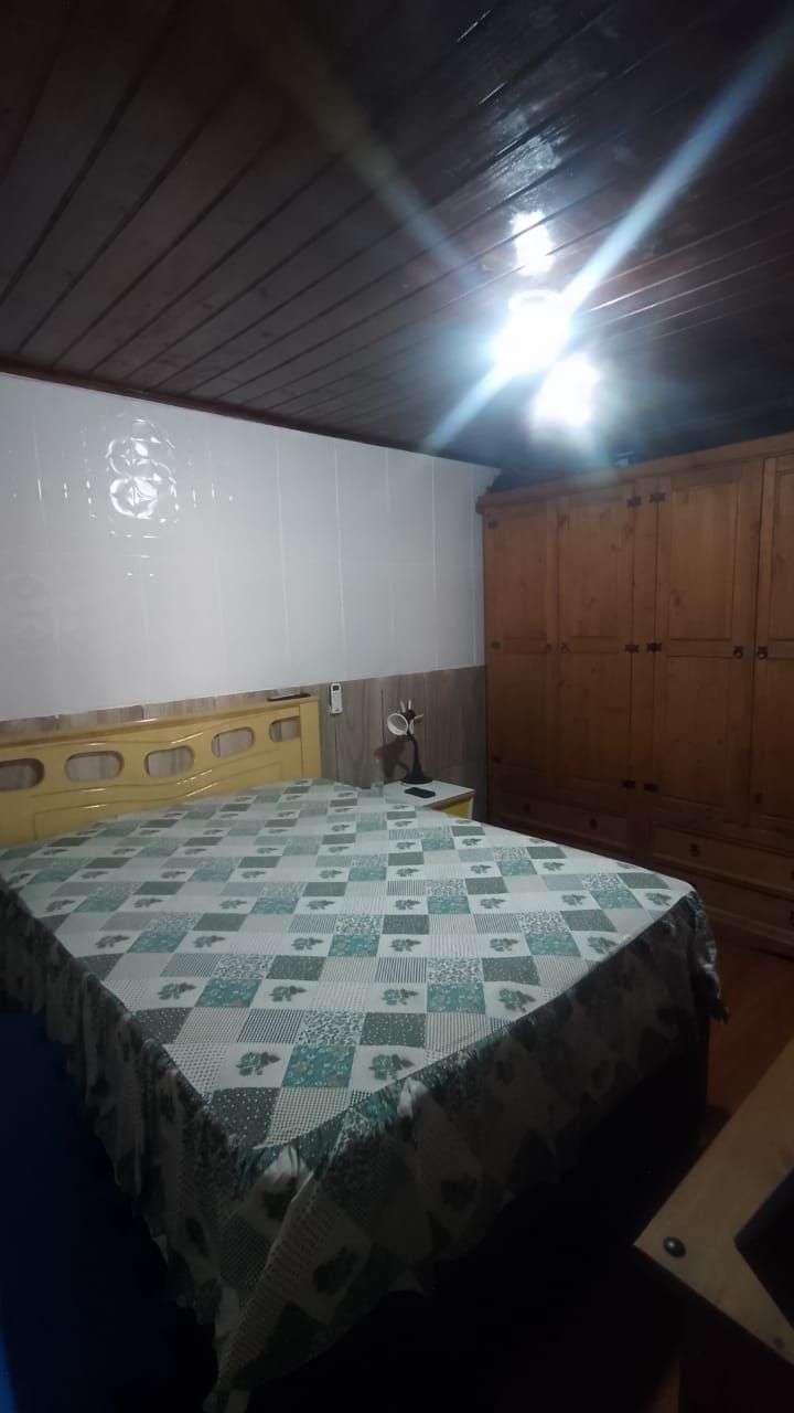 Casa à venda com 3 dormitórios e amplo espaço interno!