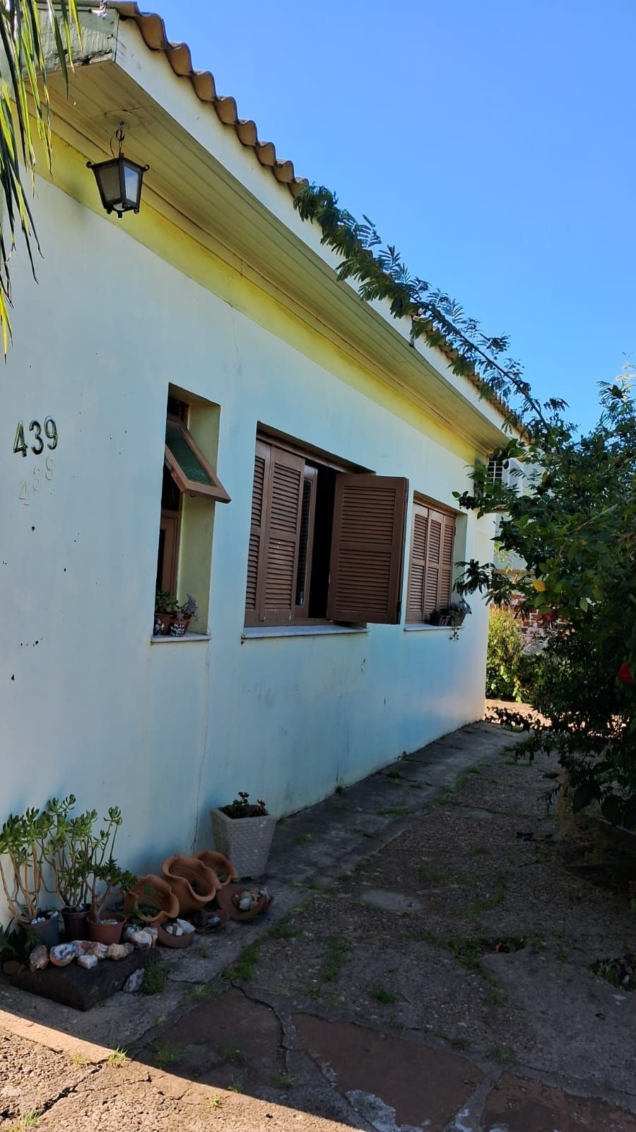 Casa a venda de três quartos com garagem e piscina