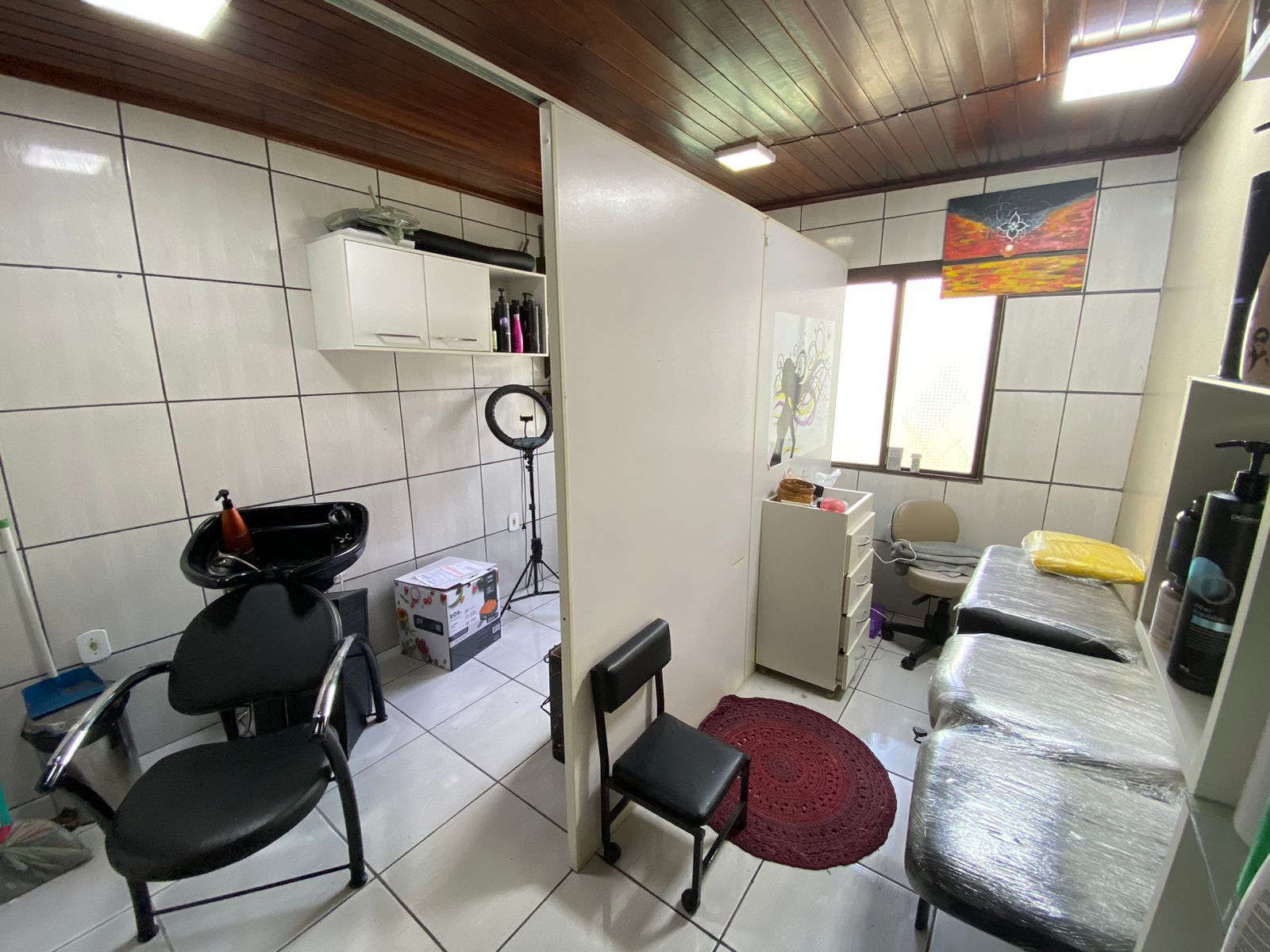 Casa à Venda Próxima ao Centro com 2 Dormitórios, 2 Banheiros e Pátio