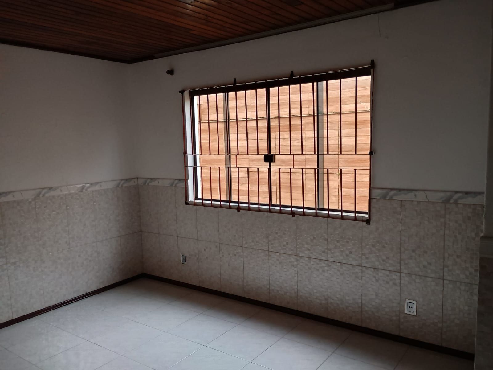 Casa ampla à venda na Vila Inês – 3 dormitórios, lareira e churrasqueira