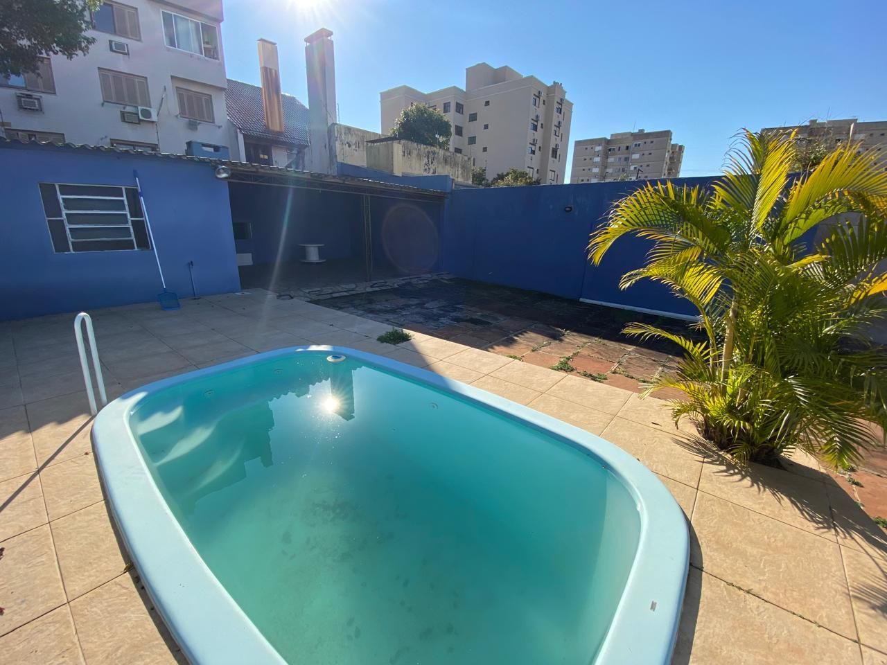Casa para venda de 3 quartos com garagem e piscina
