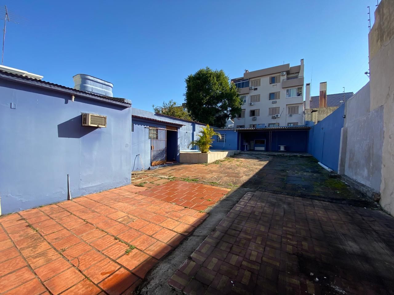 Casa para venda de 3 quartos com garagem e piscina