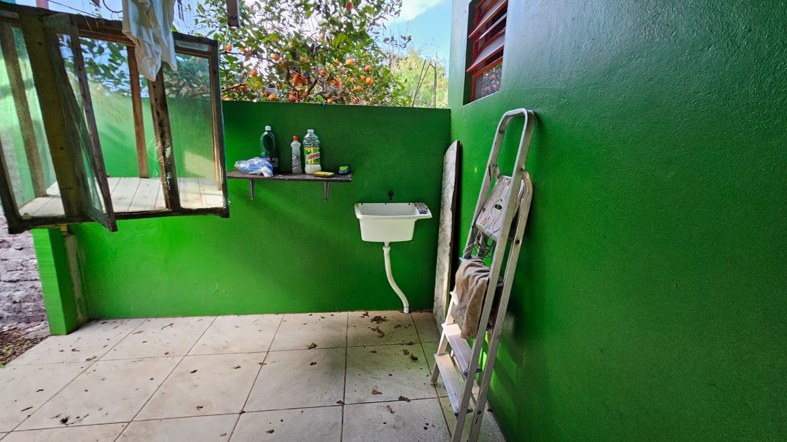Casa Ampla para venda com Espaço para Ponto Comercial + Casa Adicional para Rend
