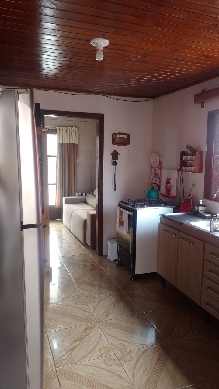 Casa à venda com 3 dormitórios e amplo espaço interno!