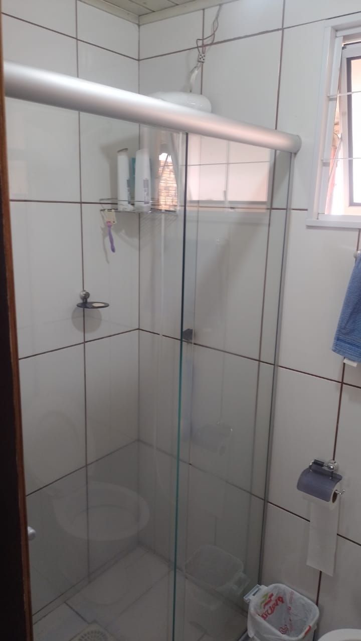 Casa à venda com 3 dormitórios e amplo espaço interno!