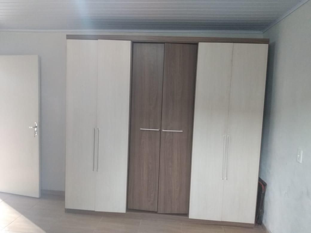 Casa a venda com 2 quartos, cozinha e vaga de garagem para 2