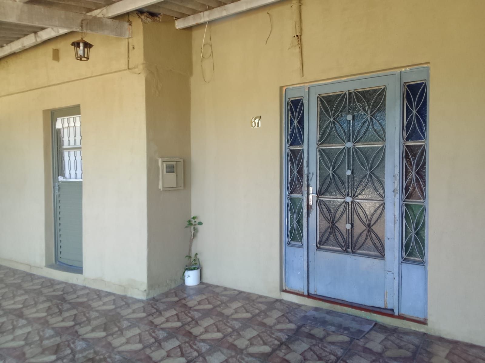 Casa à Venda Ampla com 5 Dormitórios e Pátio no Bairro Coxilha
