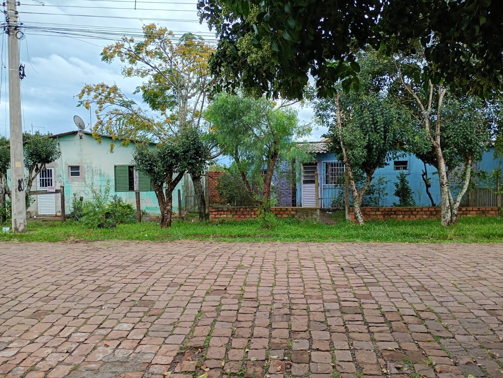 Duas casas no mesmo terreno à venda – ótima oportunidade!
