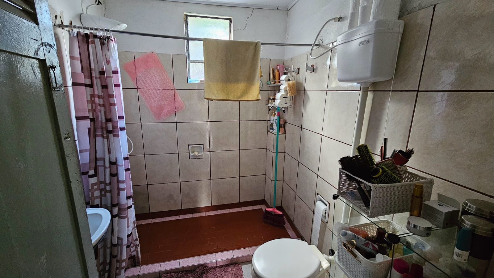 Casa à Venda no Centro: Ampla Residência com Pátio