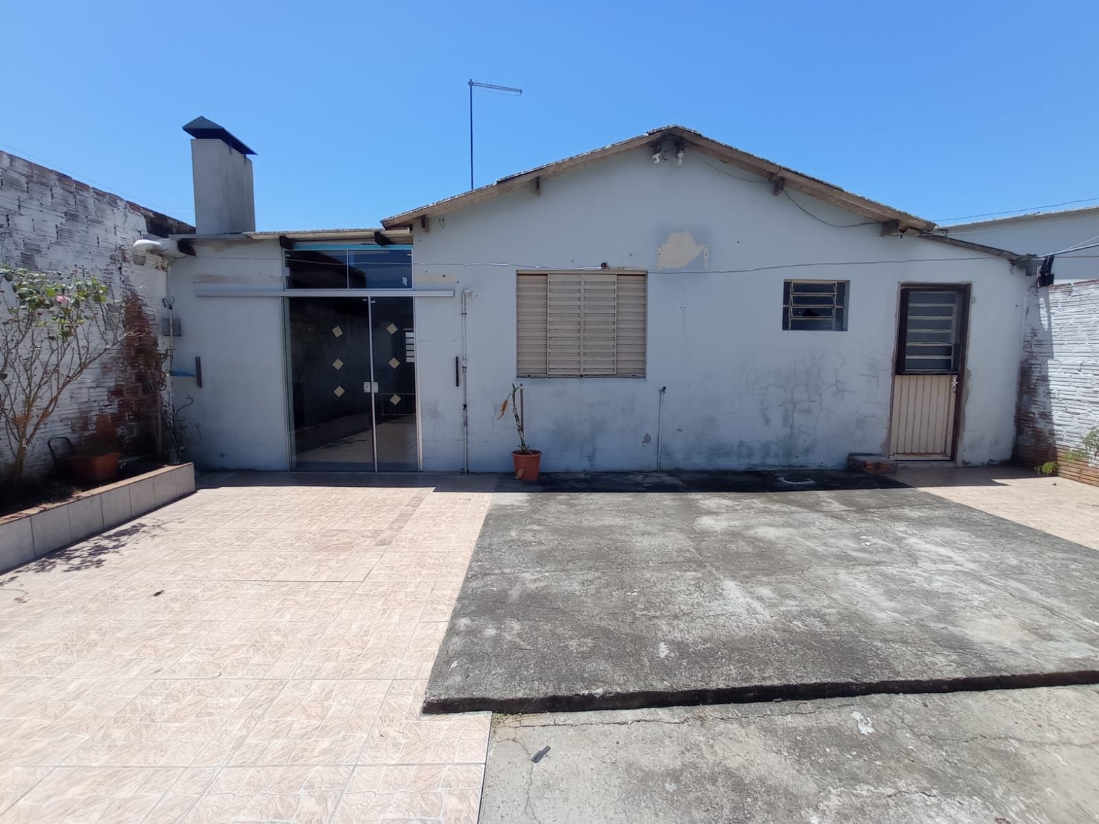 Casa Semimobiliada com Churrasqueira Locação no Bairro Joaquim Fonseca Milano