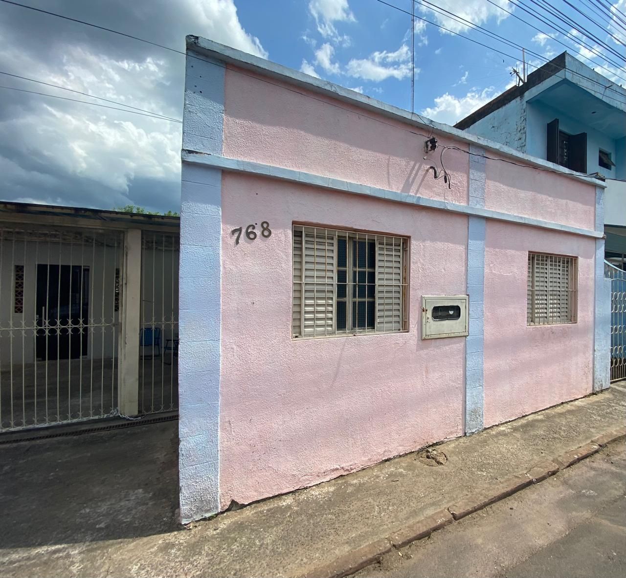 Casa à Venda no Centro, Alegrete - 3 Dormitórios